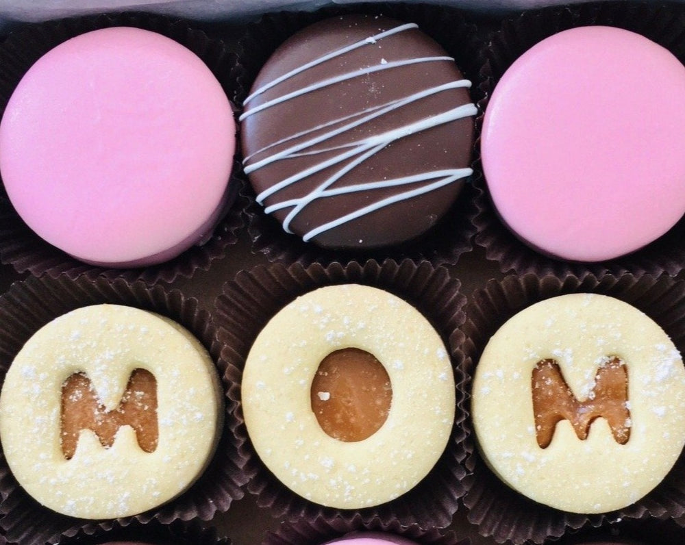 Mom Alfajor Gift Box, 15 pc - Dulceology