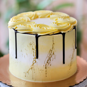 
            
                Load image into Gallery viewer, Classic Dulce de Leche Cake
            
        